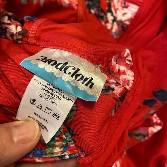 NEW ModCloth Red Floral Lauren One Piece Swimsuit - Picture 4 of 6
